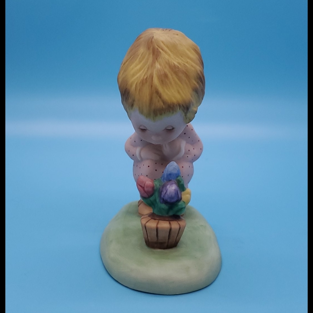 VINTAGE BETSEY CLARK 1979 girl and tulips Hallmark Little Gallery Keepsake - Picture 2 of 9